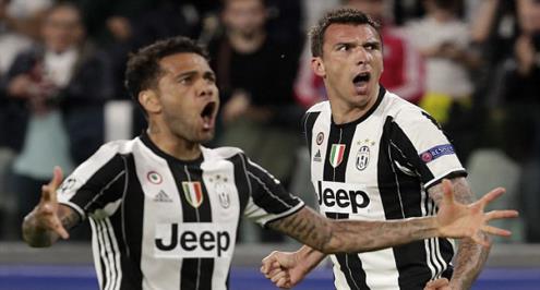 تقارير: ألفيش يتوصل لاتفاق شفهي مع باريس سان جيرمان